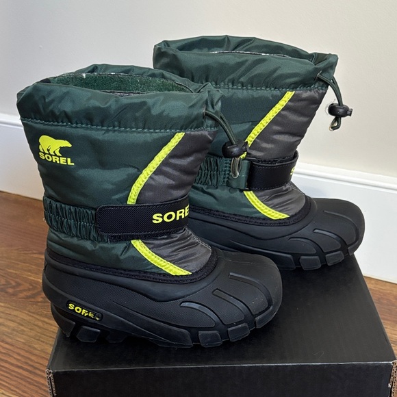 Sorel Black and Dark Green Snow Boots - Picture 2 of 7
